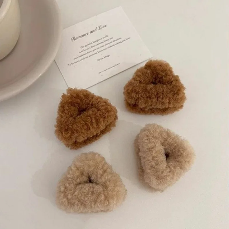 女性用ぬいぐるみ風ヘアクリップ4個 - サイドクリップ、前髪クリップ、浮き毛クリップ、小さな爪クリップ、キュートなプリンセスヘアスタイル