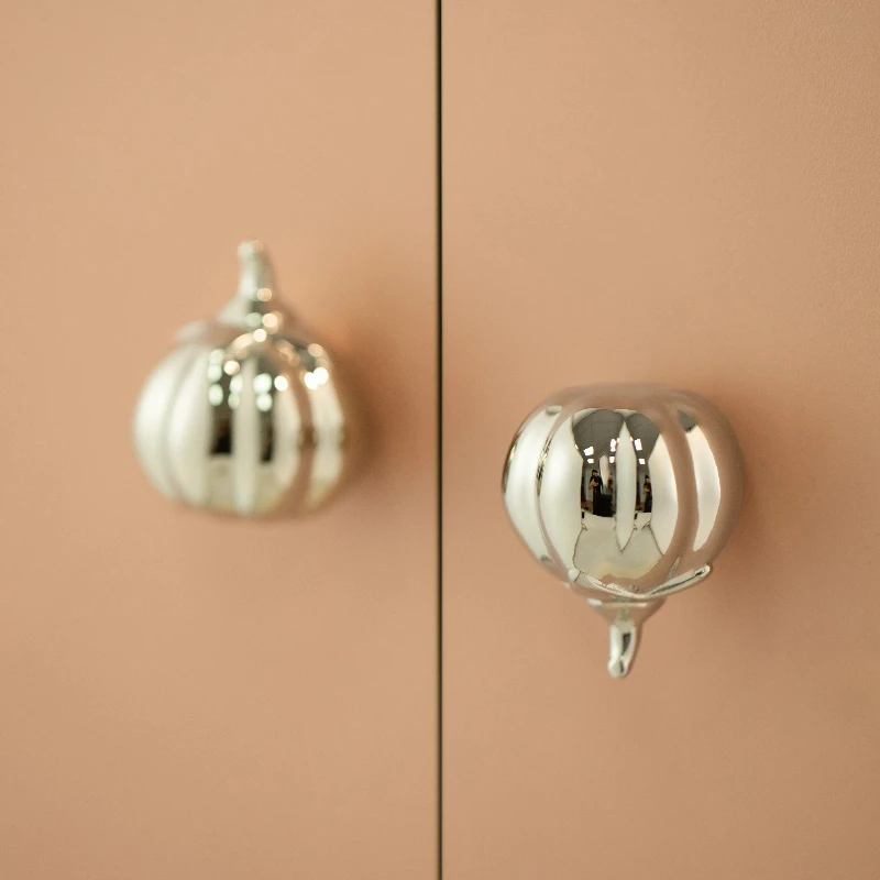 Creative Minimalist Wardrobe Drawer Brass Small Knobs Middle Ancient Style Titanium Silver French Pumpkin Cabinet Door Handles