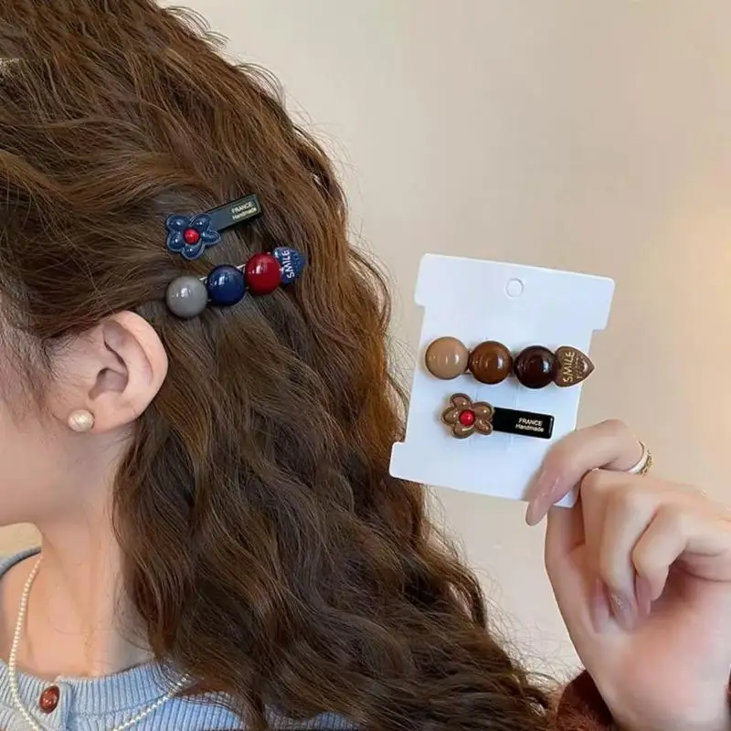 2-teiliges Set handgefertigter Haarspangen mit Blumendekor und rutschfestem Griff, perfekt für den täglichen Gebrauch und Partyfrisuren für Frauen und Mädchen. – Detail 1