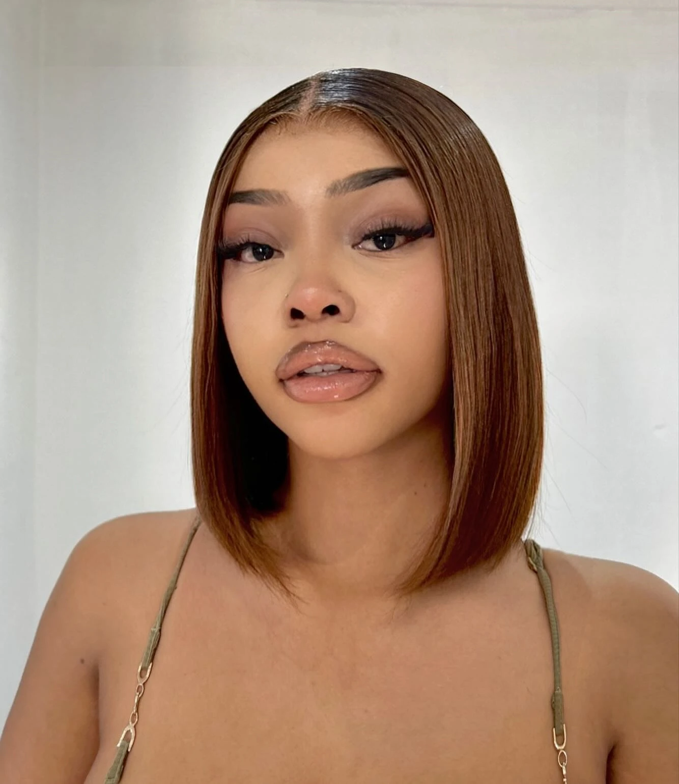 

Short Bob Wig 13x4 Hd Transparent Lace Front Human Hair Wig Chocolate Brown Straight 13x4 Lace Frontal Wig Brazilian 180 Density