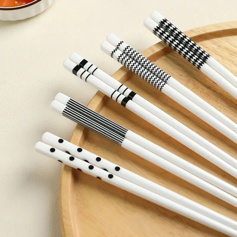 

Japanese-style Ceramic Chopsticks Anti-slip Mildew-proof Antibacterial Heat-resistant Bone Porcelain Chopsticks Easy To Clean