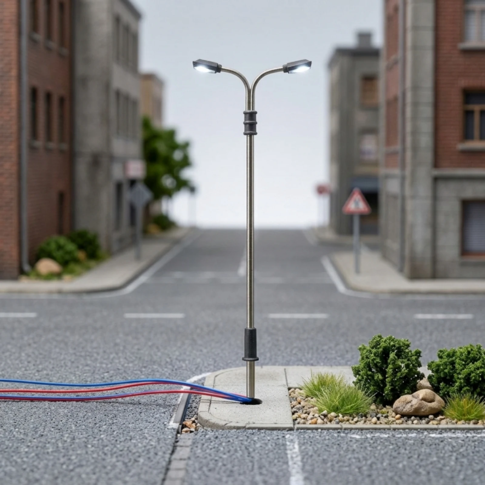 Model Street Lamp with Metal Pole Energy-Efficient Miniature Street Light Mini Streetlight Lamp Battery Powered for Hobbyists
