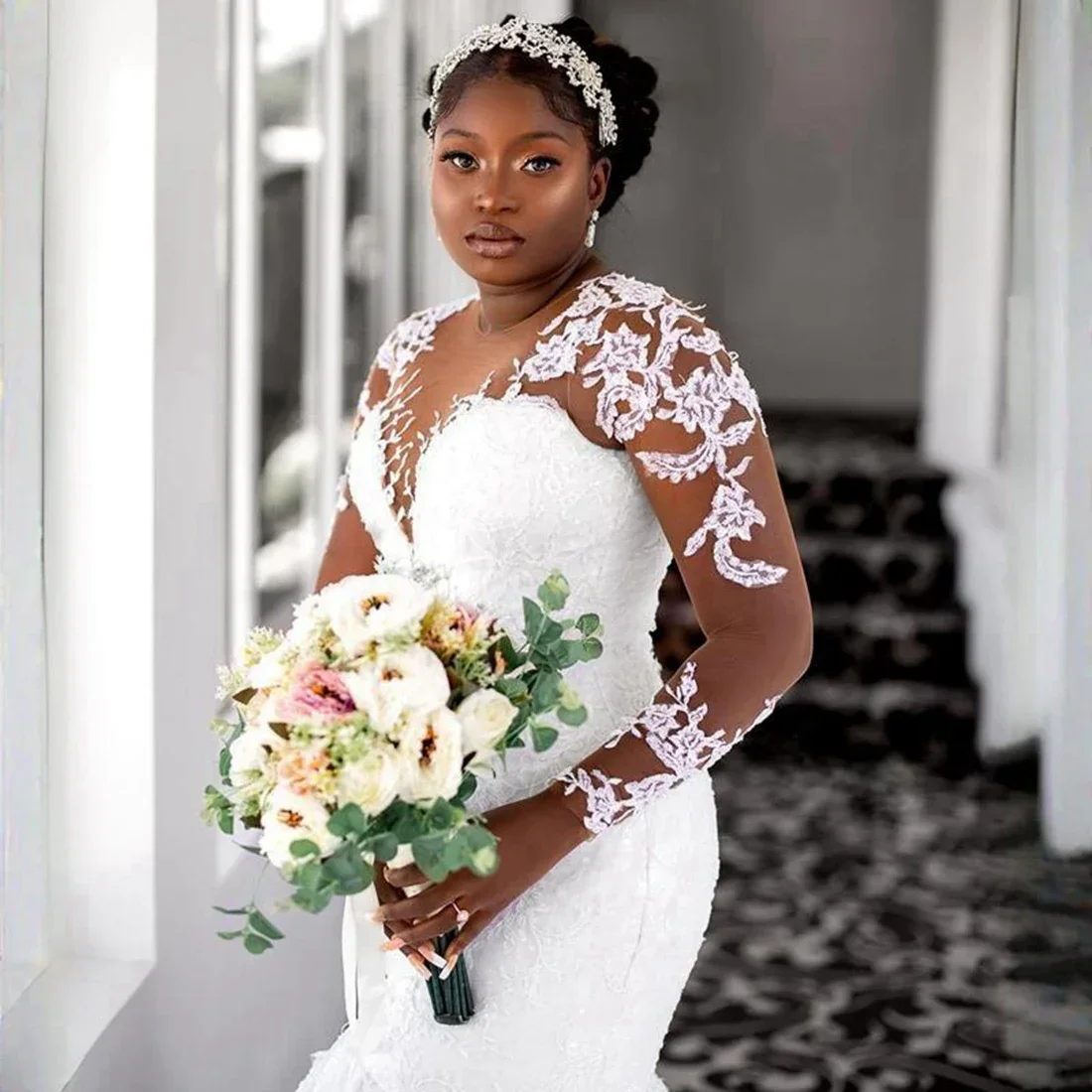 Abito da sposa personalizzato meraviglioso scollo rotondo con applicazioni in pizzo pieno per la sposa Robe De Mariée Dubai africano maniche lunghe da sposa