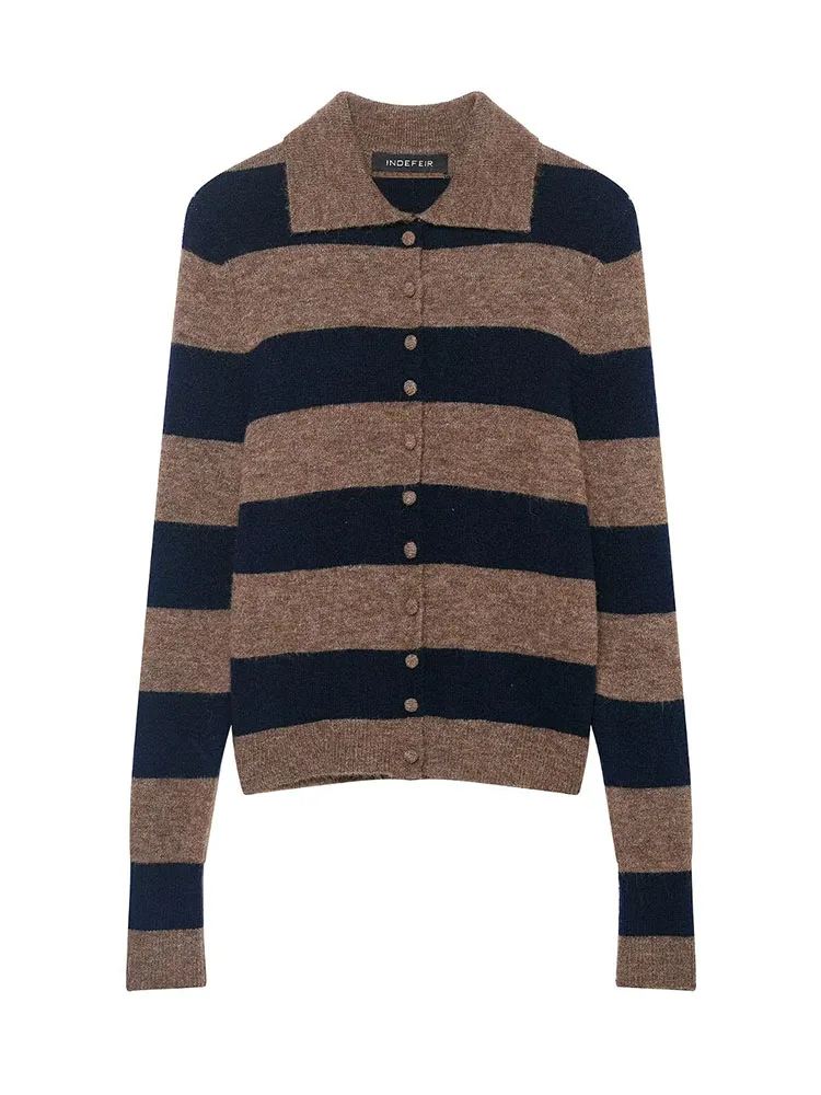 เสื้อคาร์ดิแกนไหมพรมลายทางแฟชั่นฤดูหนาวสำหรับผู้หญิง สไตล์ลำลองแนวสตรีท แขนยาว คอปกโปโล ติดกระดุมแถวเดียว