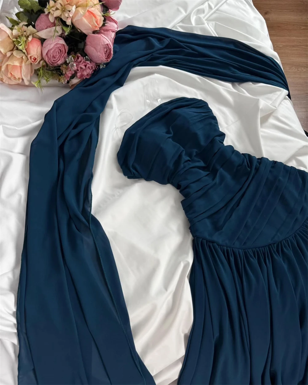 Maßgeschneidertes Abendkleid, elegant, trägerlos, ärmellos, Saudi-Arabien, Partykleider, schlichtes Chiffon mit Bändern, Vestido De Festa