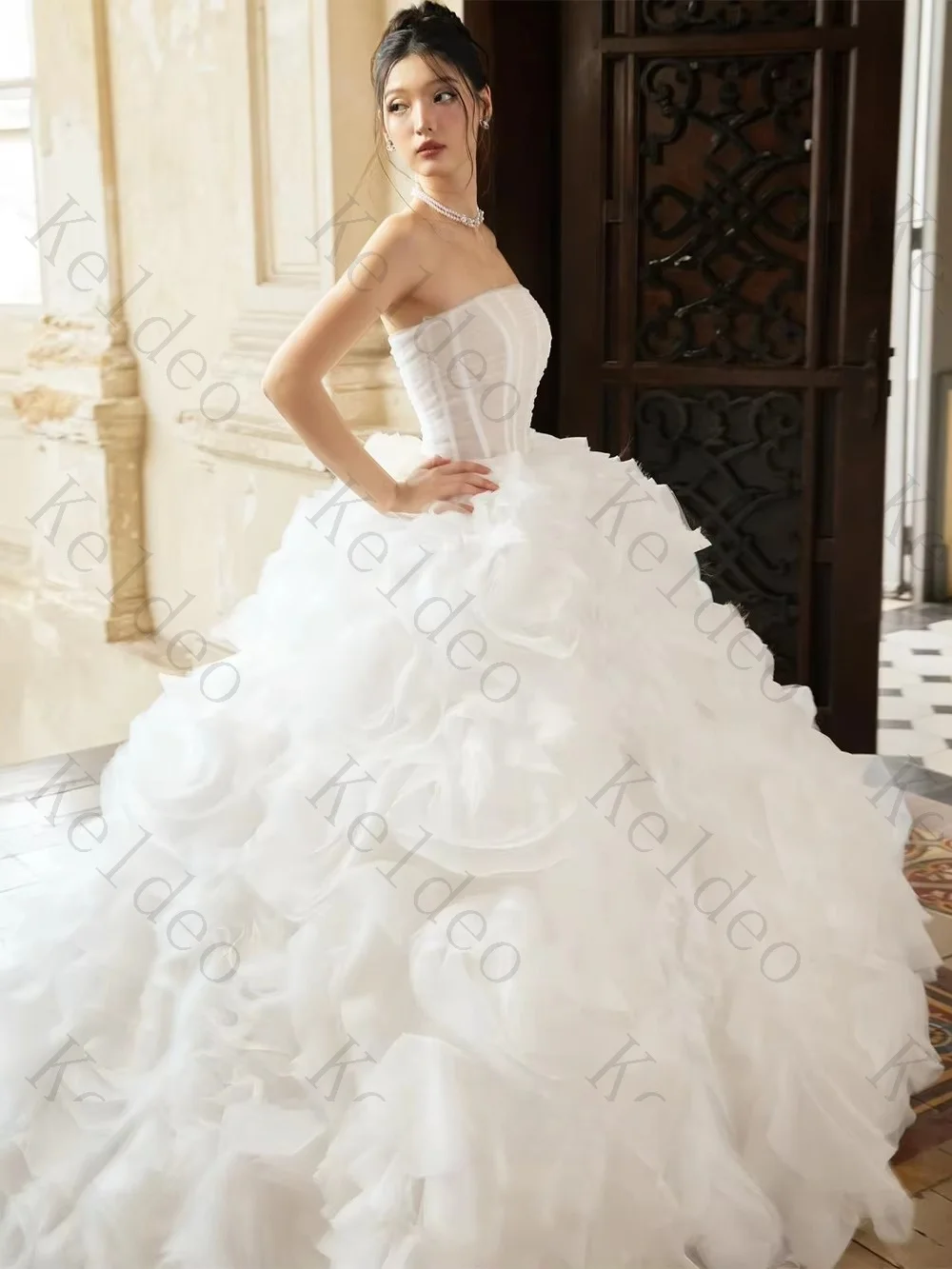 Customized Elegant Strapless A-line Sleeveless Wedding Dresses 2026 High Quality Ruffle Tulle Open Back Floor-Length Bride Gowns