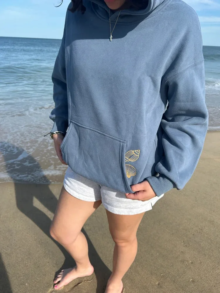 Women's Autumn Winter Velvet Embroidered Shell Pattern Hooded Patch Pocket Long Sleeve Sweatshirt