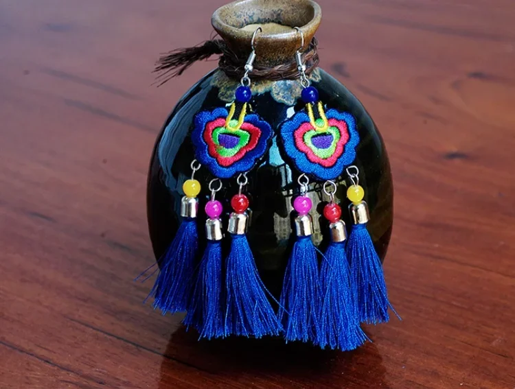 أنثى العرقية نمط التطريز الرجعية الأداء المرحلة شرابة الأقراط