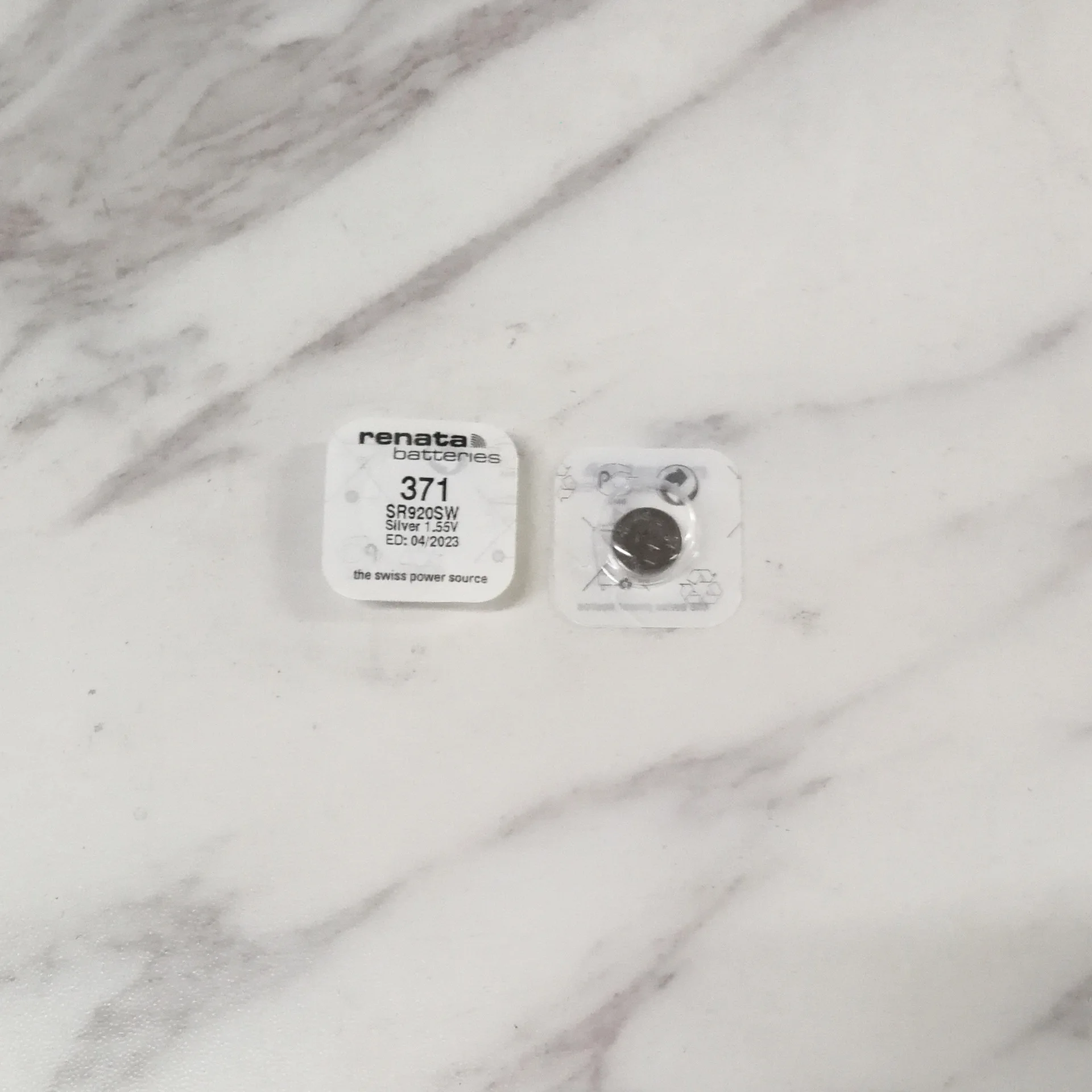 100 قطعة بطارية ساعة أكسيد الفضة ريناتا 371 SR920SW 920 1.55 فولت 100% العلامة التجارية الأصلية ريناتا 371 بطارية ريناتا 920
