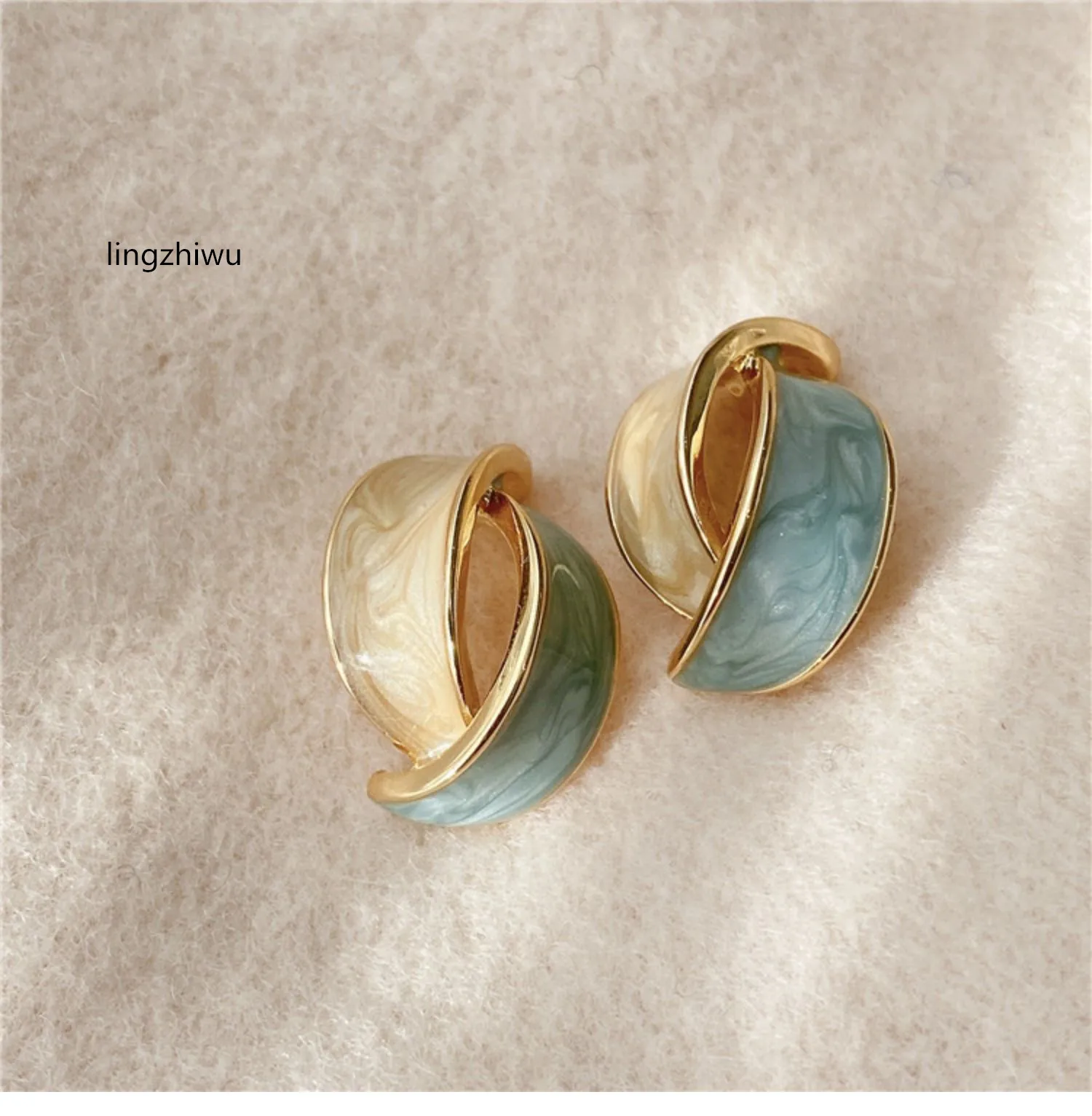 

lingzhiwu British Design Contrast Color Stud Earrings Female Top Quality Vintage Drip Glaze Ear Decoration New Arrive