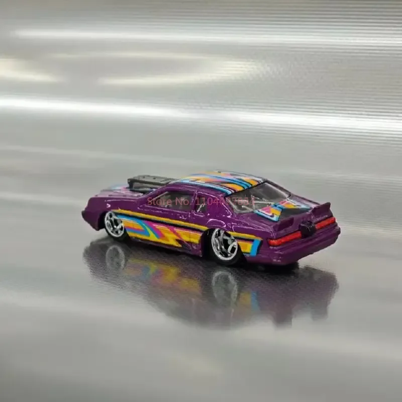 1:64 รถDiecastของแท้ล้อร้อนพรีเมี่ยมรถBoulevard 86 Ford Thunderbir Proสต็อกรุ่นรถสะสมของเล่นของขวัญ