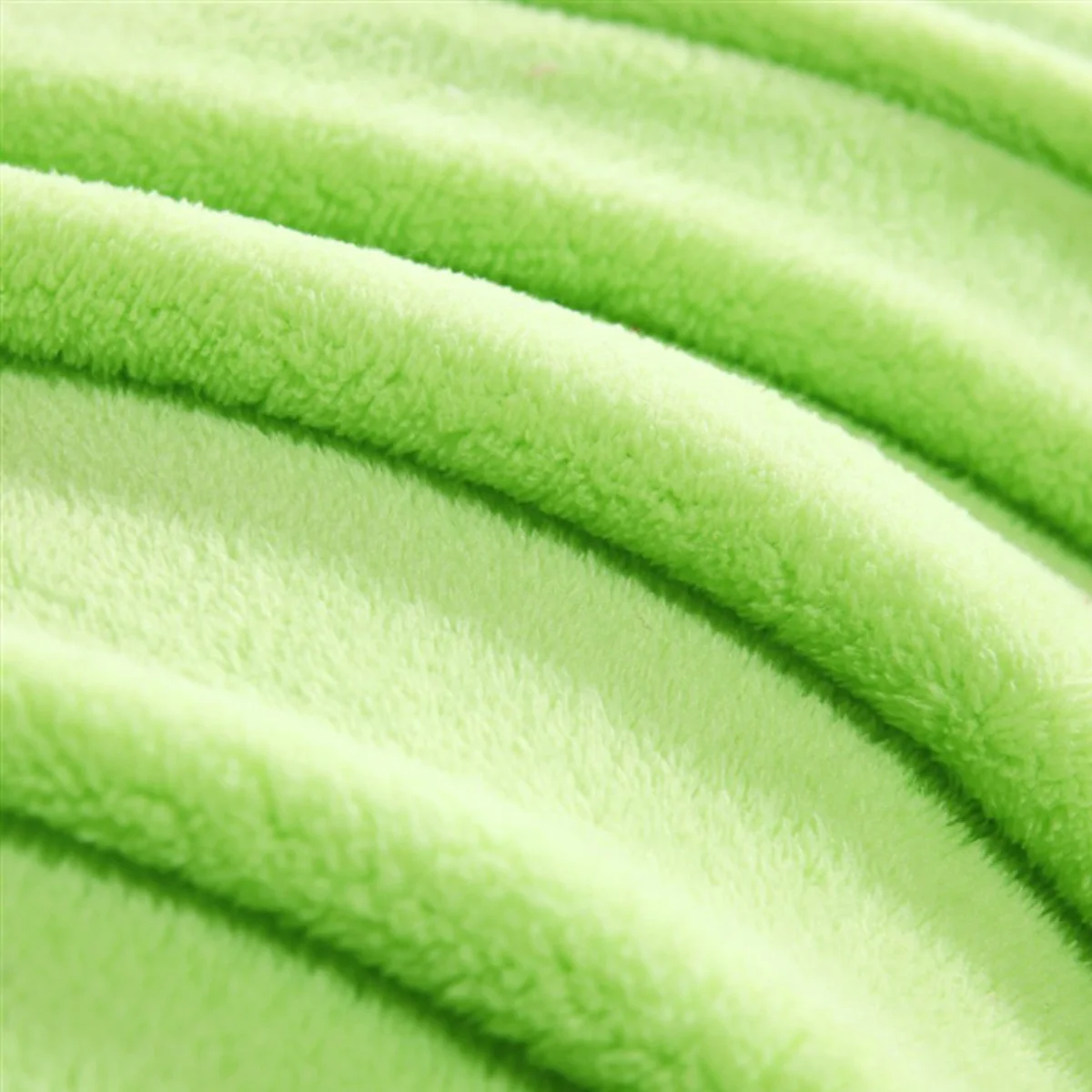 بطانية صوف الفانيلا الناعمة بلون واحد معزولة حراريًا للتخييم في الشتاء والمشي لمسافات طويلة في الهواء الطلق للاستخدام الداخلي غطاء دافئ