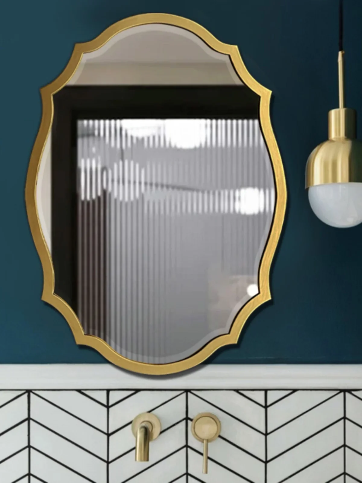 Retro makeup mirror light luxury vanity mirror wall-mounted bathroom bathroom mirror