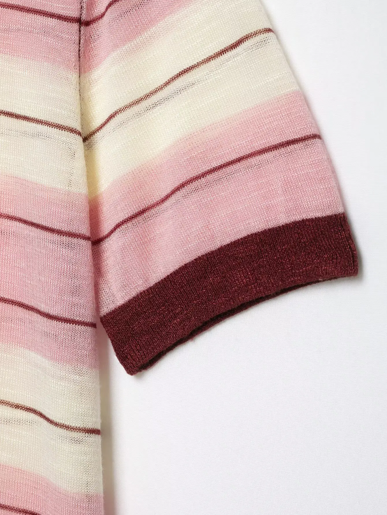 BSAY Elegantes, gestreiftes Strick-Polo-Top für Damen mit Farbblock-Design, kontrastierendem burgunderrotem Kragen, kurzen Ärmeln und halbem Knopfverschluss, Sommer-T-Shirt für den Alltag – Detail 7