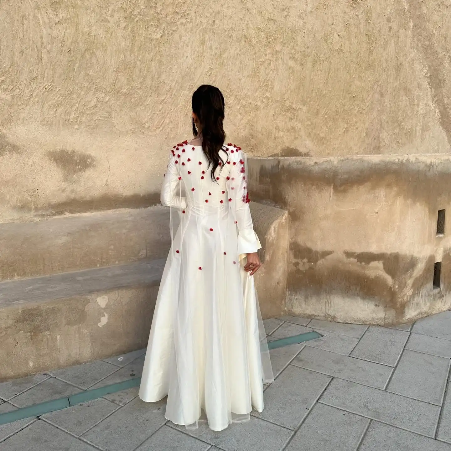 Customized Fashion Crew Neck Satin Long Sleeves Appliques Evening Dresses Elegant Floor Length Celebrity Gowns Vestido De Noche