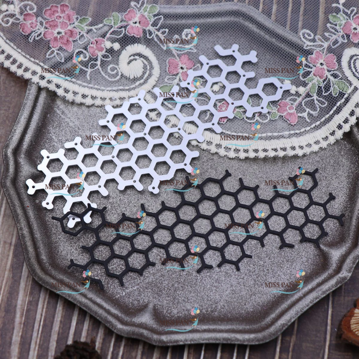 Honeycomb Structure Cutting Dies for Scrapbooking Embossing DIY Manual Album Production Tool Carbon Steel Knife Mold Decor