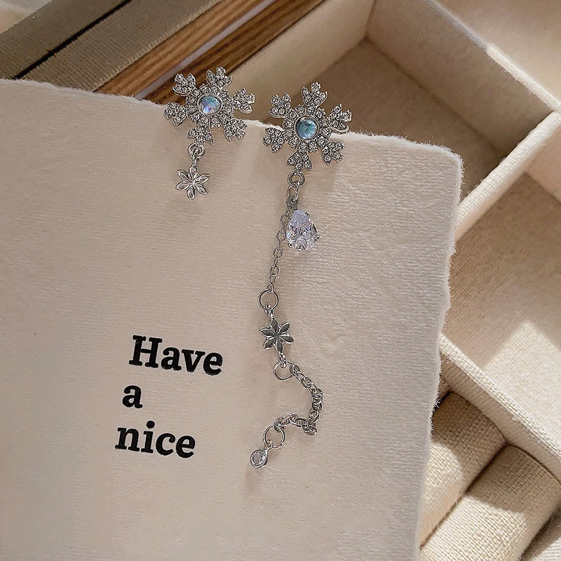 أقراط ندفة الثلج الزركون المزخرفة بحجر الراين؛ تصميم شرابة غير متماثل لمجوهرات حفلات المكتب الفاخرة للنساء #5