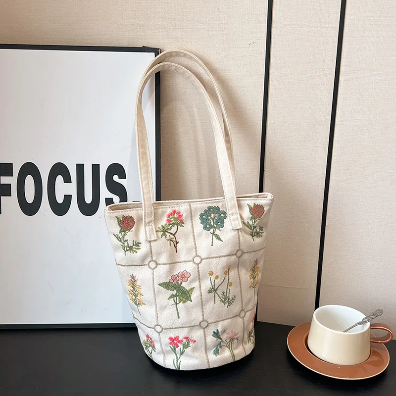 Fashion Large Capacity Girl Shoulder 2024 New Canvas Bag Heavy Industry Embroidery Bucket Bag Shoulder Commuter Tote Bag