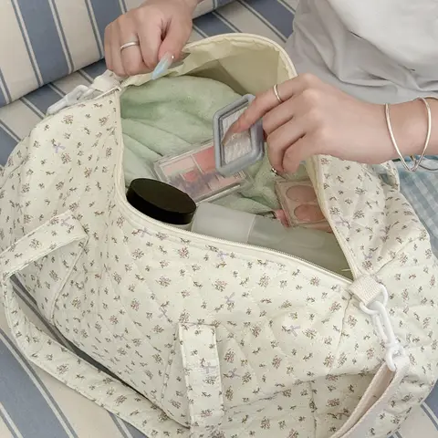 Cotton Quilted Travel Bag with Zipper Gym Bag Floral Print Overnight Bag for Women Weekend Travel Shopping