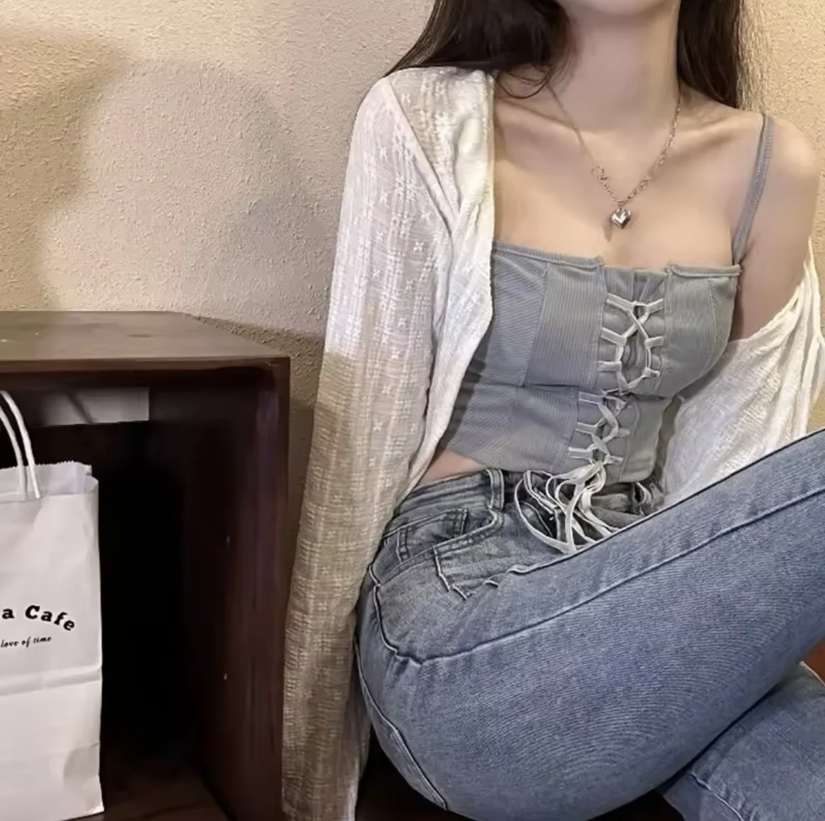 سترة نسائية صيفية بيضاء ربطة عنق لعام 2025 مثيرة بأكمام طويلة بقماش شفاف قطع علوية قصيرة للسيدات أنيقة تناسب كل مباراة قصيرة مطبوعة تي شيرت Mujer