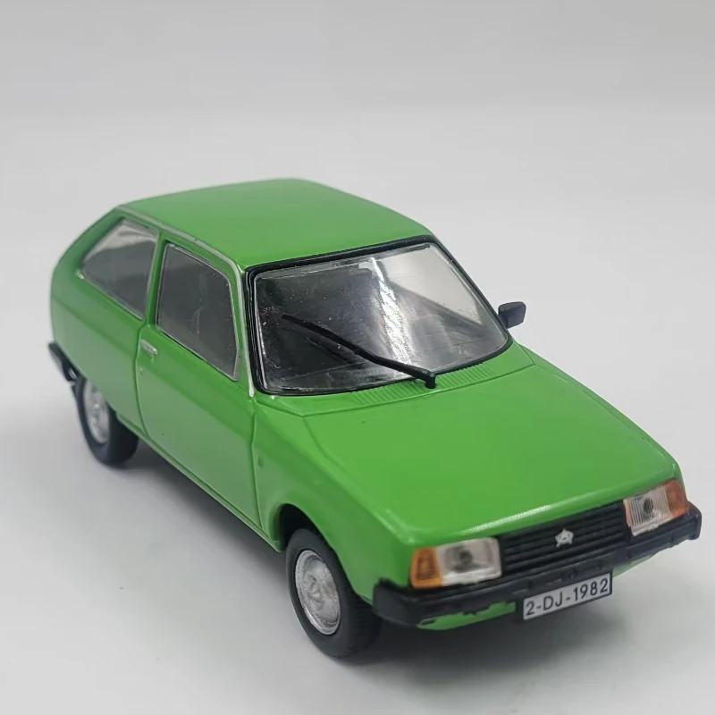 

IXO Diecast 1:43 Scale Oltcit Club Alloy Vehicle Model Finished Simulation Collection Decoration Gift Static Display