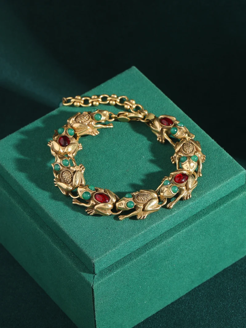 Vintage-Schmuck Antik-Goldfarbene Kröten-Armbänder für Damen Charm-Kette Naturstein Rot Luxuriöses Designer-Halloween-Modell 2026