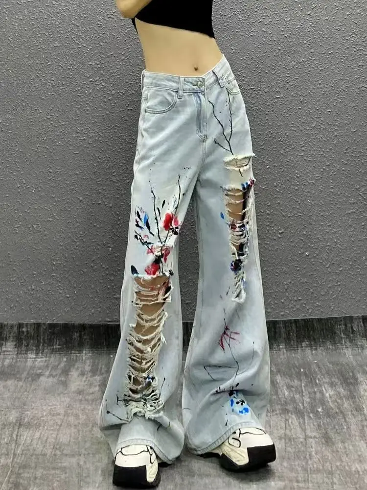 Рисунок 2 - Рваные повседневные джинсы с полым принтом