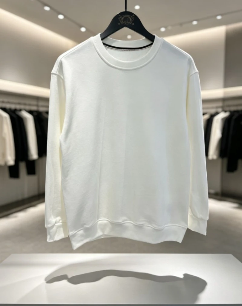Casual round-neck loose sweatshirt for men women, versatile comfortable pullover top with soft breathable fabric.