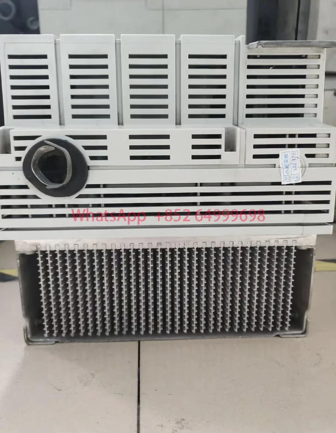 

E82EV303k4b201 Б/у инвертор 30 кВт протестирован нормально