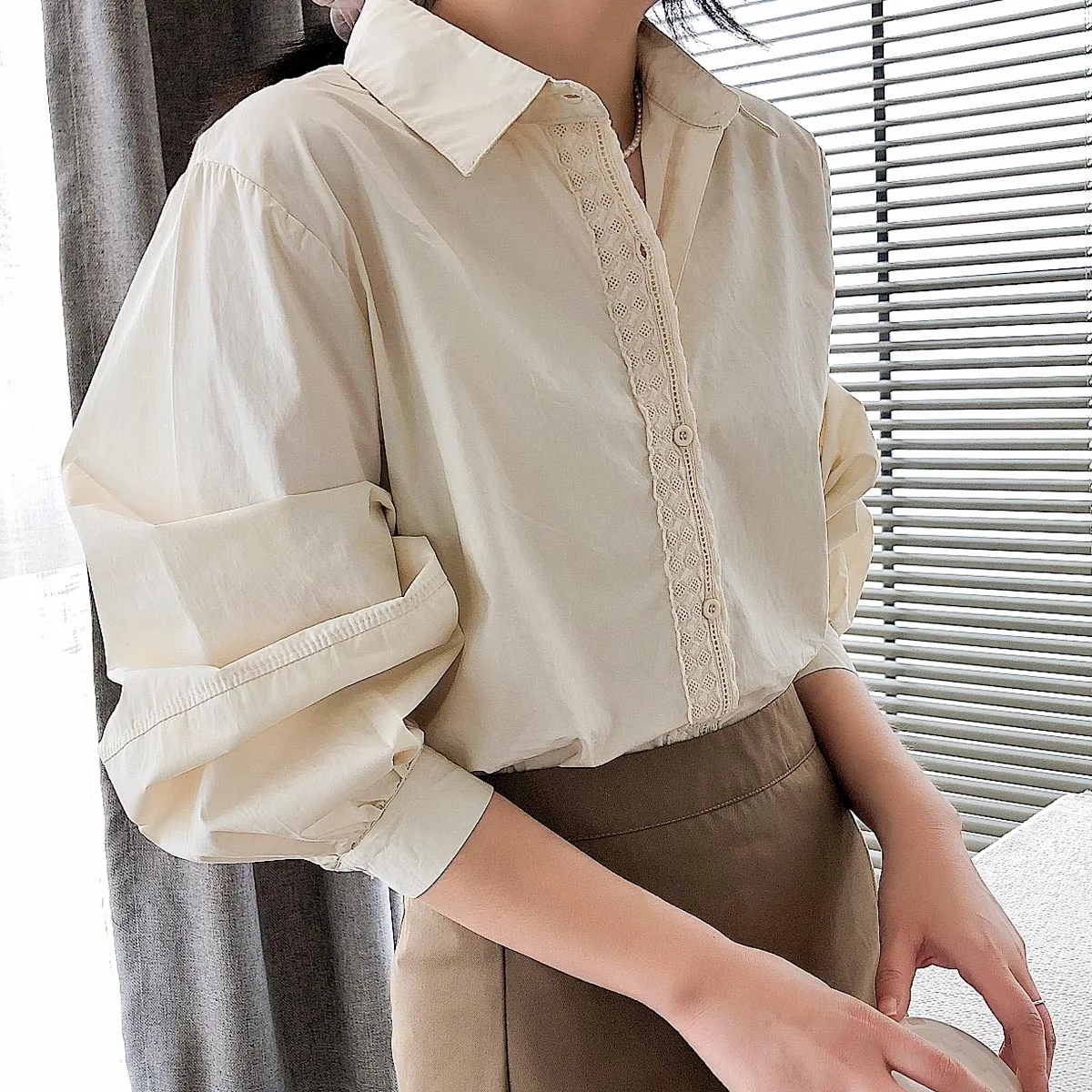 Chic Solid Turn Down Neck Lace Blouse Casual Women Vintage Shirt Autumn Ladies Single Breasted Blouse Tops