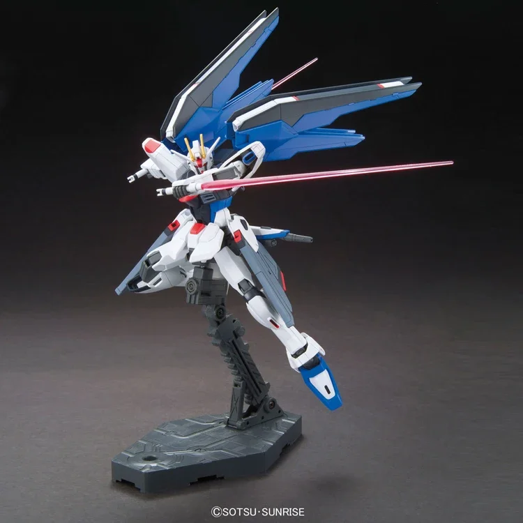 W magazynie Bandai HGCE 1/144 Gundam ZGMF-X10A wolność Gundam ożywić oryginalną figurka Anime zabawkę kolekcja figurek