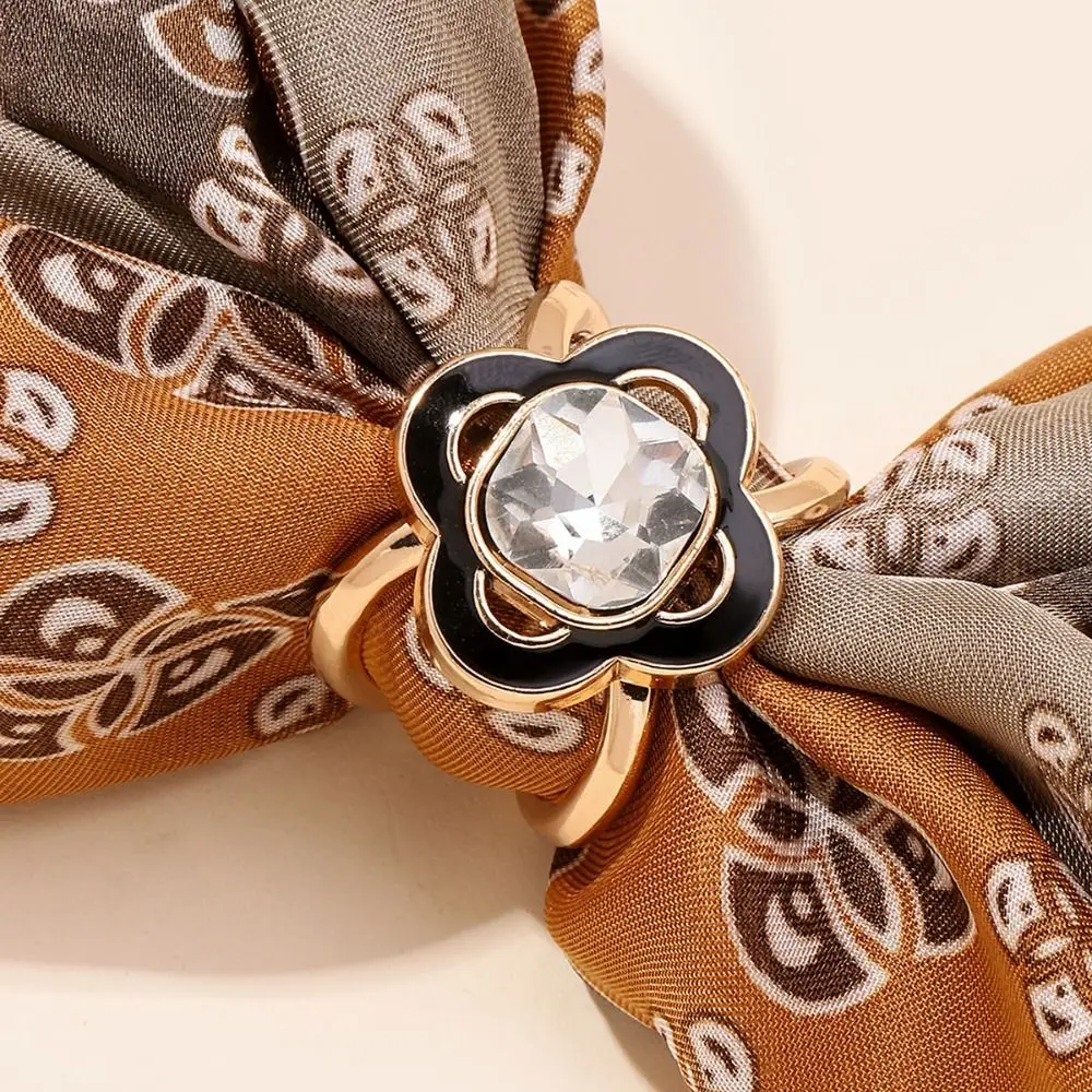 Elegant Pearl Flower Silk Scarf Buckle Women Coat Belt Buckles Clothing Corner Knotted Buckles Waist Fixed Snap Clover