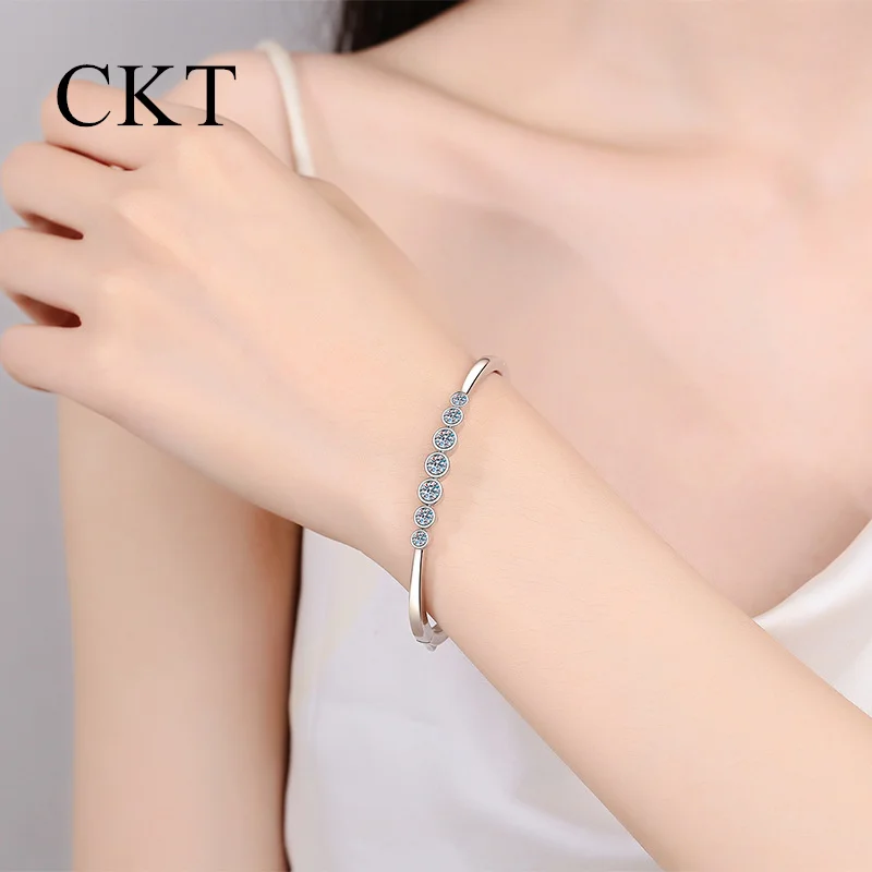 Gelang Moissanite 2.5 karat Pt950 mewah untuk wanita modis sederhana temperamen gelang serbaguna perhiasan pernikahan