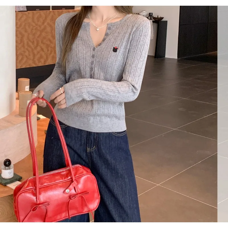 

Korean Gray Half-open Neck Twist Embroidered Long-sleeved Knitted Bottoming Shirt with Autumn New Design Top Women