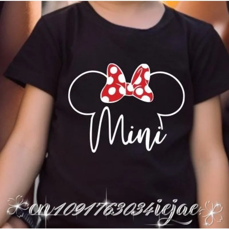 2026 قمصان ديزني المطابقة للعائلة، قمصان ديزني المخصصة، قمصان ديزني المريحة القابلة للتنفس للأم