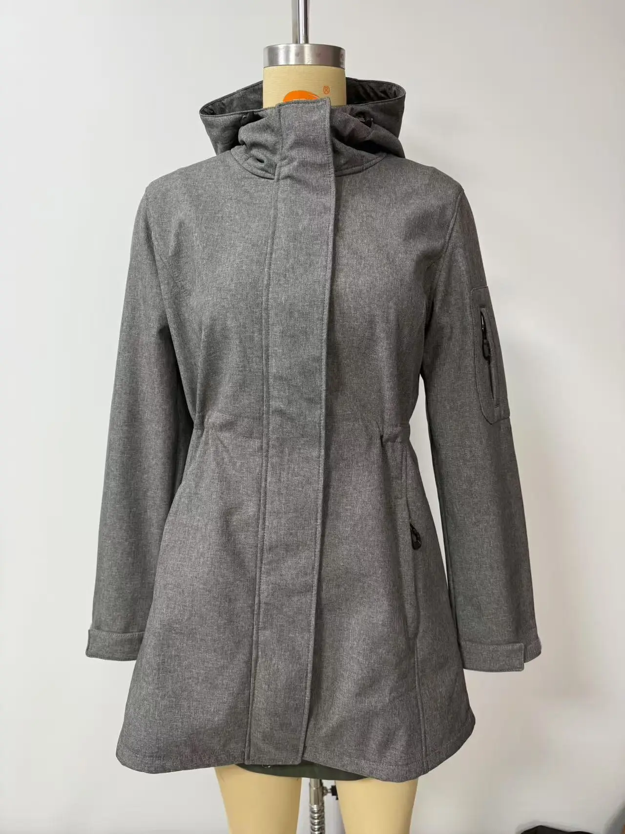 Giacca a vento multitasche con cappuccio grigia da donna Capispalla foderato in pile che definisce la vita per cappotti verdi blu autunnali e invernali.