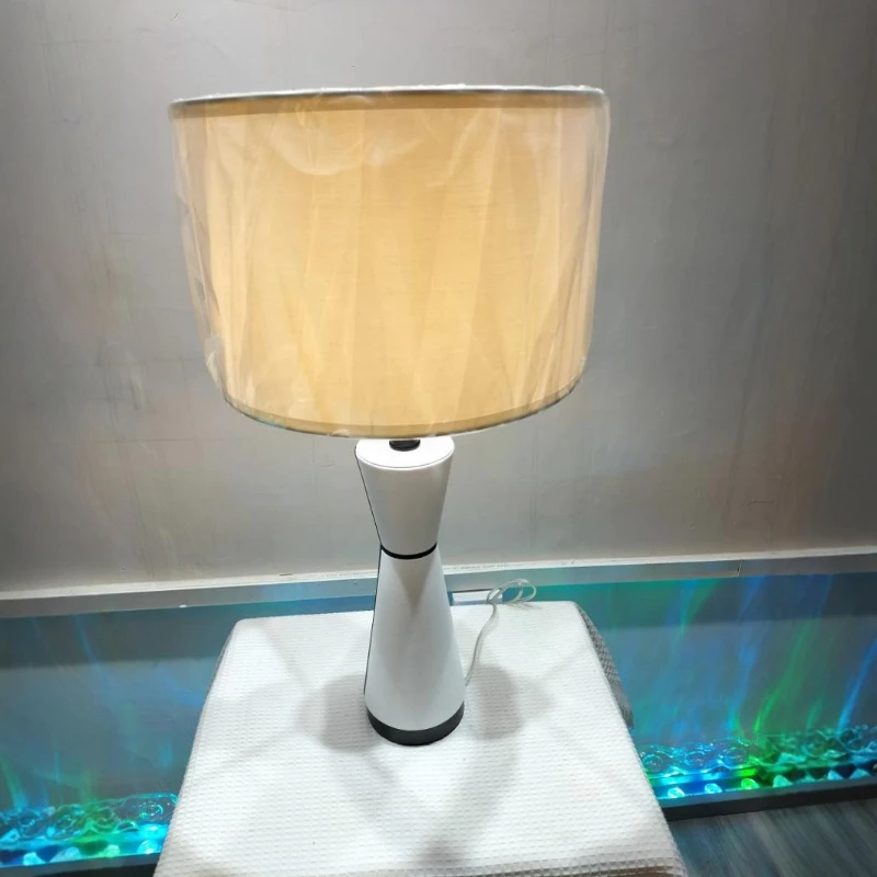 

Simple American light luxury leather desk lamp Living room bedside bedroom lamp Modern art desk lamp