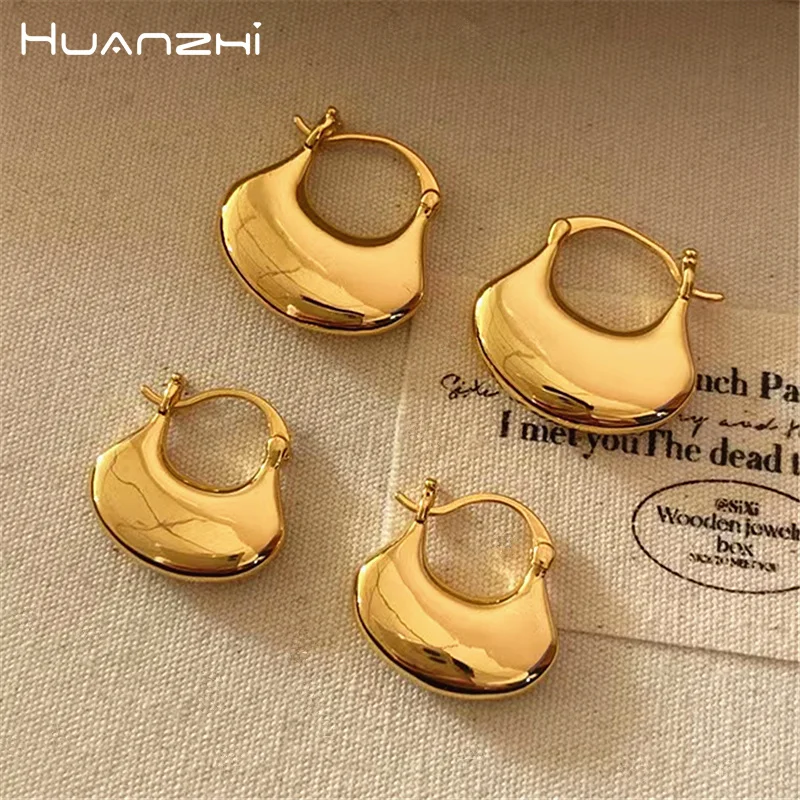 Les boucles d'oreilles en forme de ventail une tendance mode incontournable