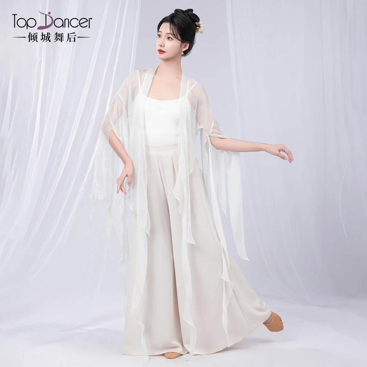 ชุดเต้นรำคลาสสิกสำหรับผู้หญิง เสื้อผ้าผ้าโปร่ง ชุดฝึกซ้อมเต้นรำพื้นบ้านจีน เสื้อคลุมแขนทรงแตร ชุดแสดงที่สง่างาม