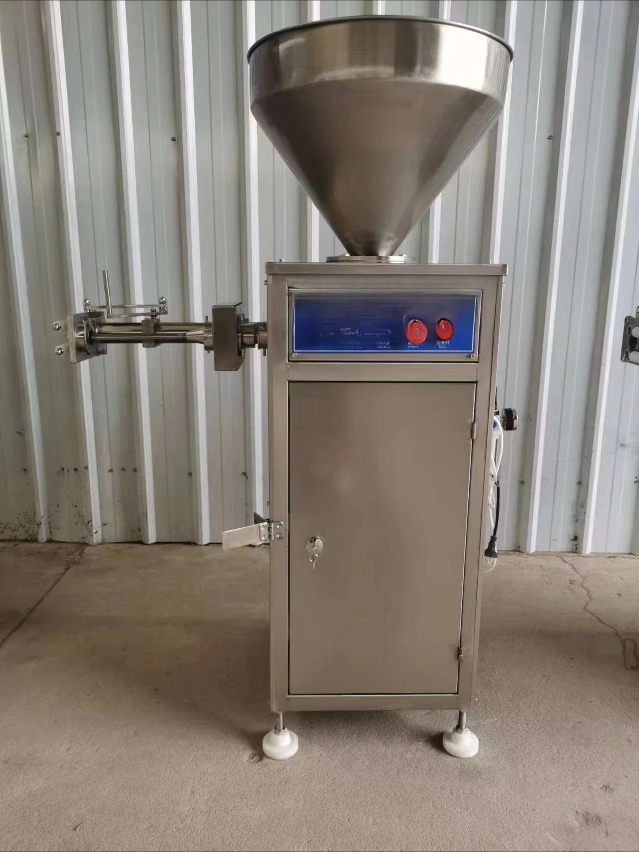 آلة تعبئة السجق الكمي الأوتوماتيكية