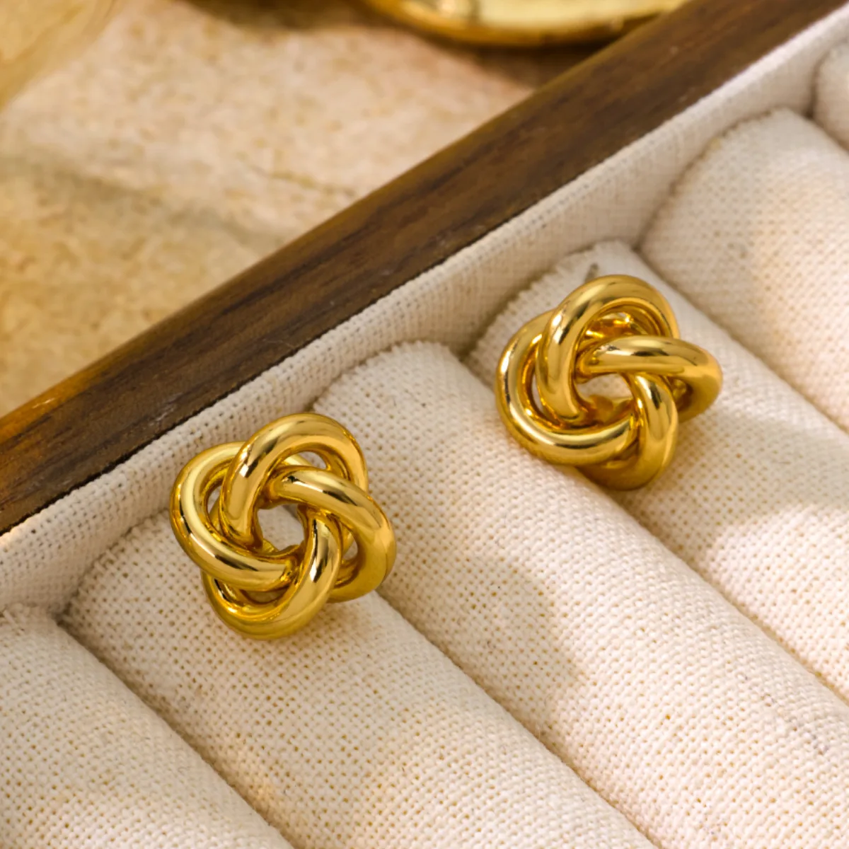 

Витой плетеный минималистичный нишевый дизайн во французском стиле ретро, маленький изысканный универсальный полый трехмерный крутой стиль