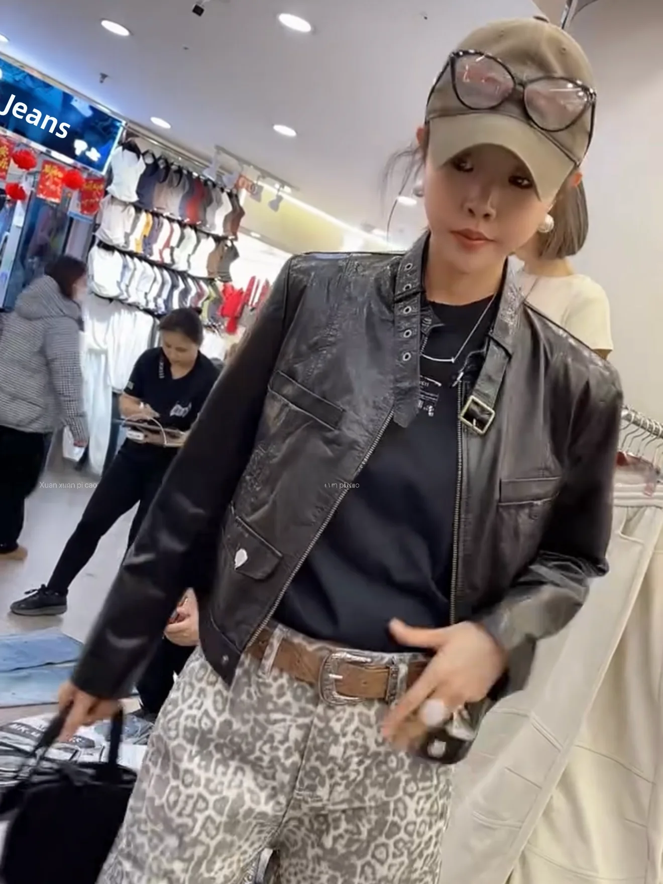 

Новая женская кожаная куртка Ning 2025 из натуральной овчины с длинными рукавами, на молнии, класса люкс, подходит для небольших размеров