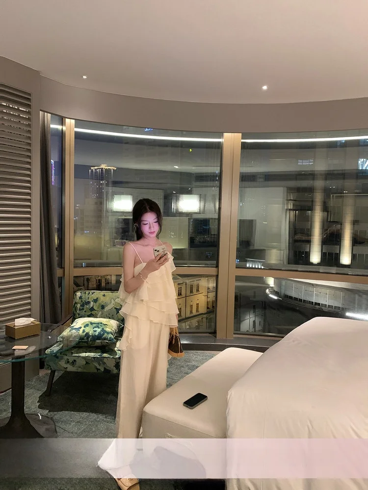 

Комплект YOLI Zhang Yuli Faion Guide: шифоновый топ и свободные брюки с широкими штанинами, летняя коллекция для молодых женщин