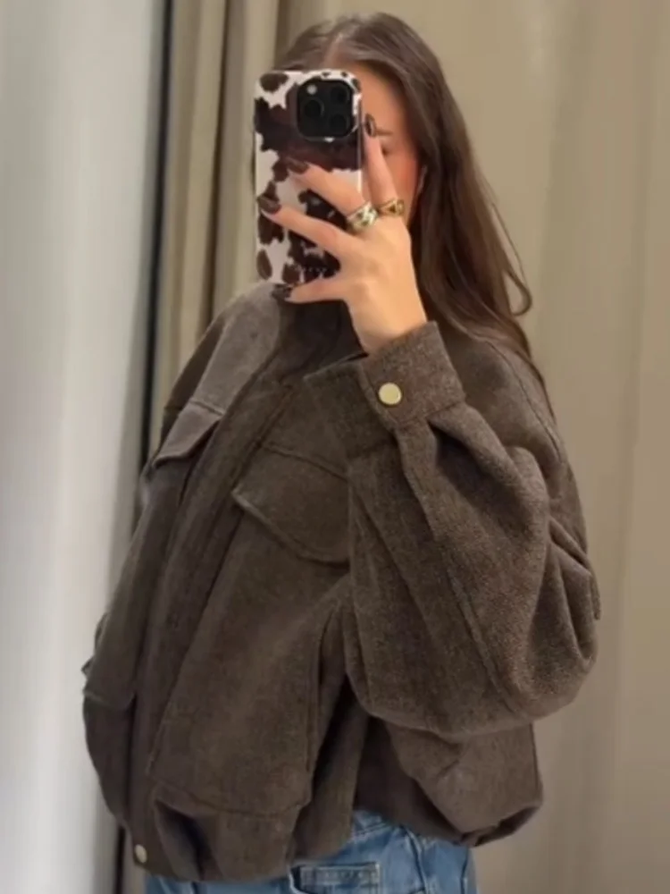 เสื้อโค้ทผู้หญิงแฟชั่น HH แบบอเนกประสงค์ ปกเสื้อแบบปกเชิ้ต ติดกระดุมแถวเดียว แขนยาว มีซิป กระเป๋าแบบเรียบง่าย ตกแต่งสไตล์แจ็คเก็ตนักบิน