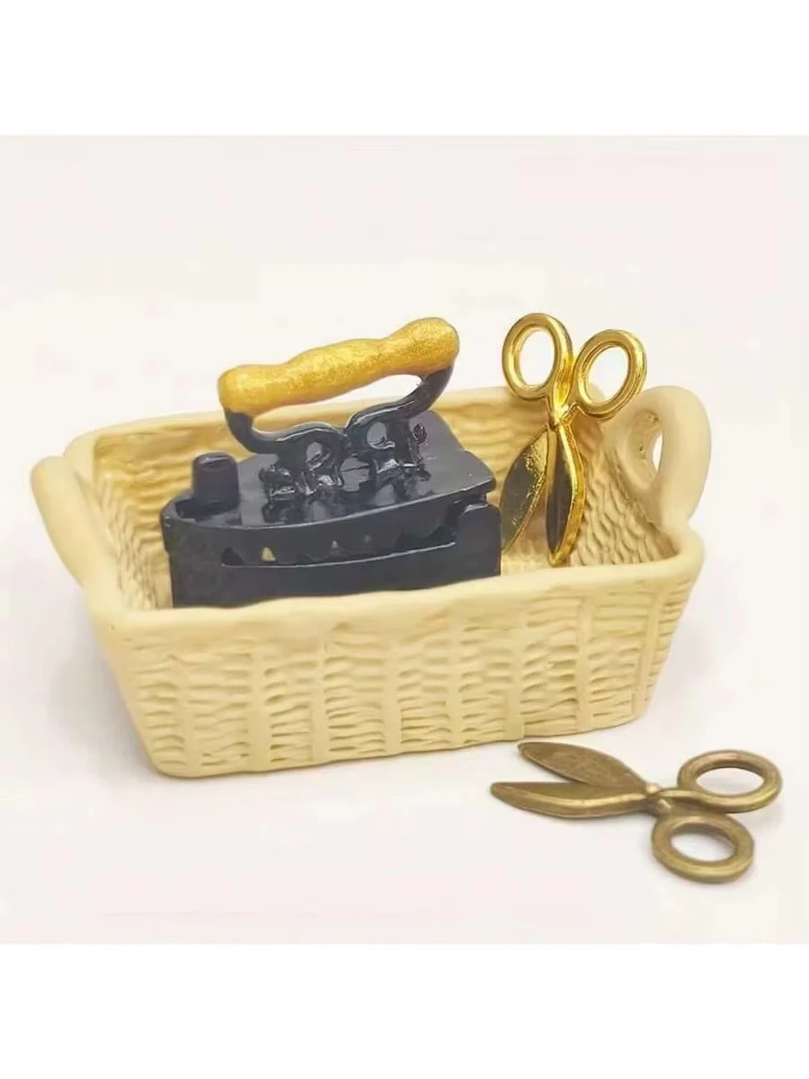 1:12 Puppenhaus Miniatur-Nähzubehör-Set, geflochtener Korb aus Kunstharz, Vintage-Metall-Mini-Eisenschere, Miniaturmöbelmodell – Detail 6