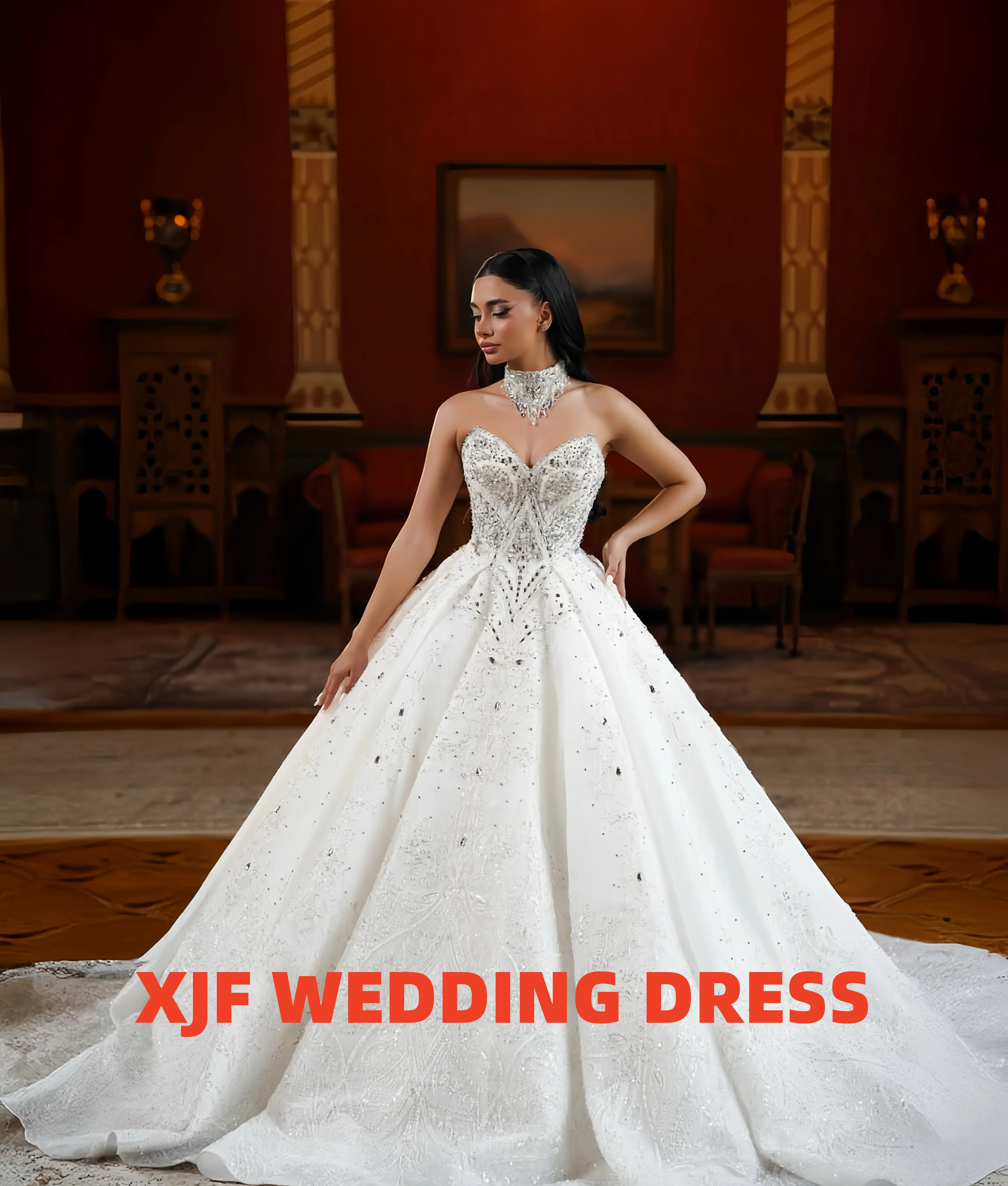 فستان سهرة فاخر بياقة حلوة بدون أكمام مطرز بالخرز من أماندا نوفيا فساتين سهرة فاخرة للنساء