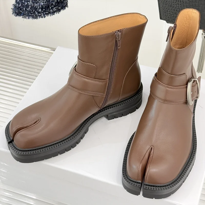 

High quality calf leather woman split-toe short boots with metal fasteners and anti-slip outsole 25090109