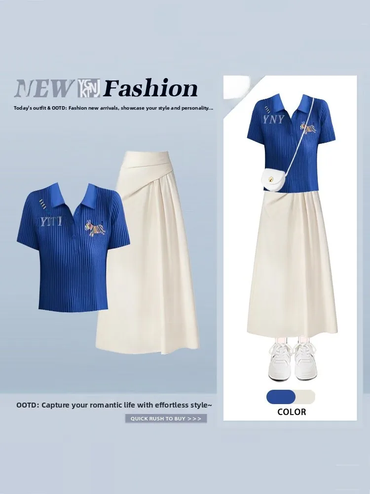 

Элегантный синий комплект из двух предметов: футболка с коротким рукавом и вышивкой, трикотажная юбка с высокой талией. Летний модный женский ансамбль.