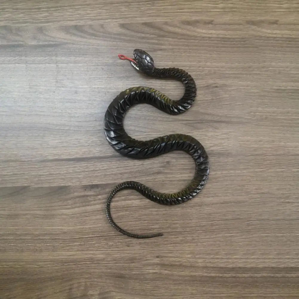 Realistische Schlangen-Dekoration Realistische Gummi-Schlangenfigur mit Herausgestreckter Zunge Schlangenmodell für Halloween-Party Scherzartikel Vogelabwehr