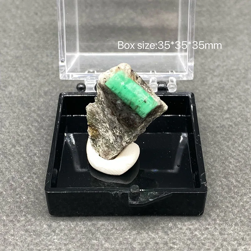 

100% Natural Emerald Mineral Specimens Stones and Crystals Healing Crystal +Box size:35*35*35 mm